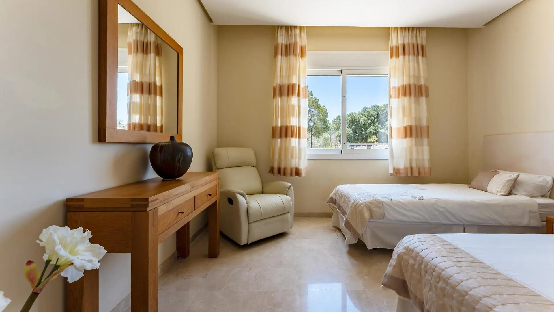 Real Alta Vista Golf Apartment Malaga