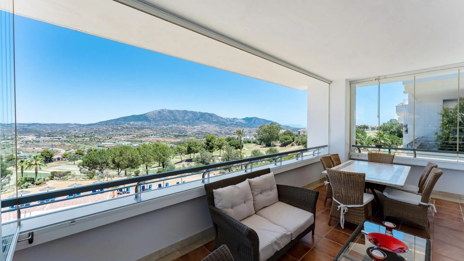 Real Alta Vista Golf Apartment Malaga